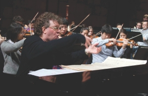 Edelman rehearses with CCM students for a campus concert in 2013.