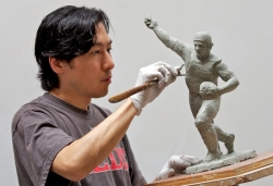 Tom Tsuchiya creating the model for his sculpture of Johnny Bench.
