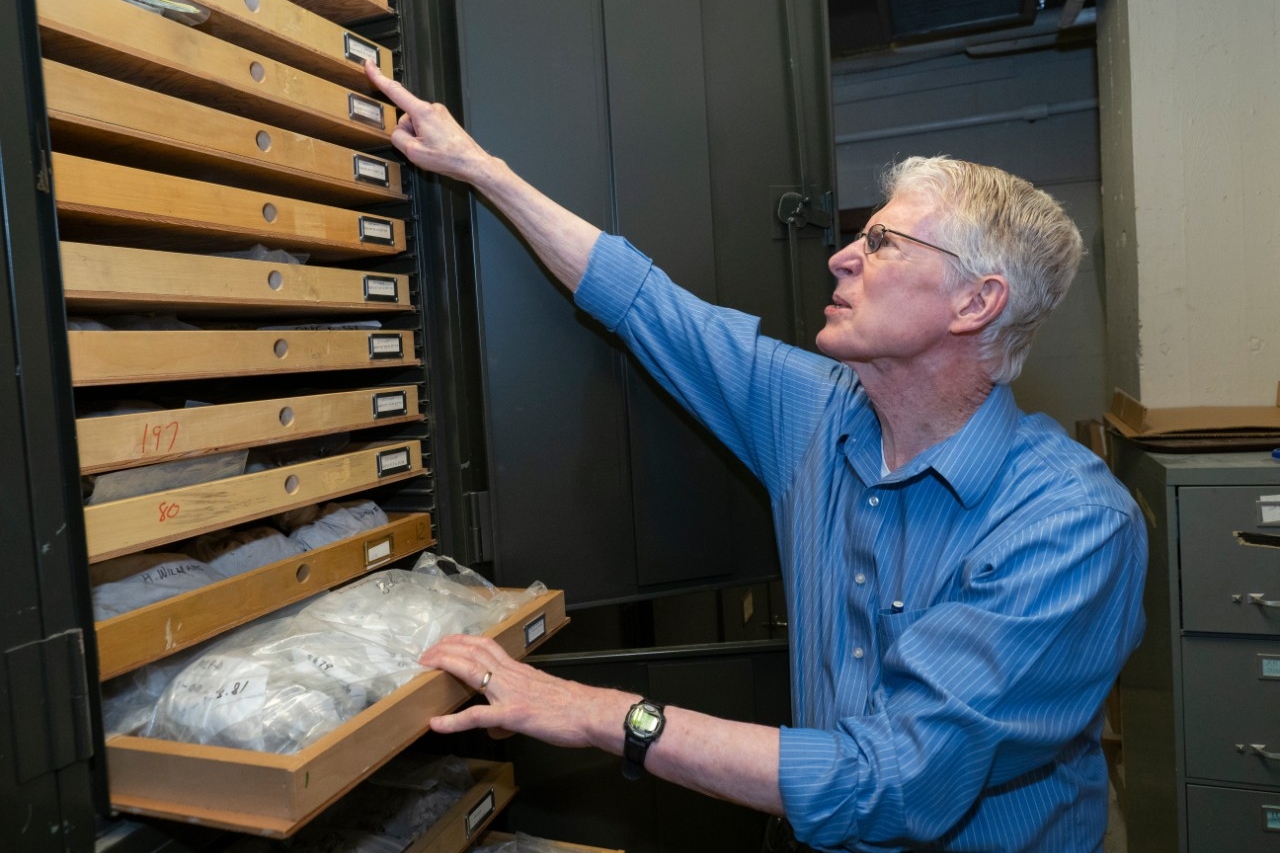 Warren Huff spent much of his career studying K-bentonites, telltale minerals left behind by the eruption of volcanoes.