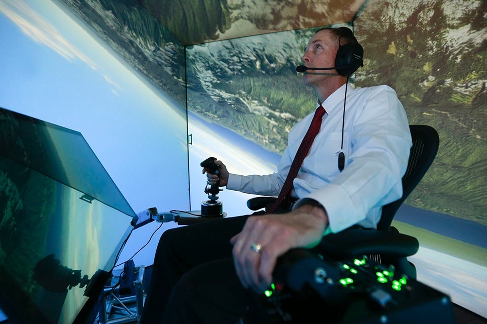 Gene Lee in flight simulator