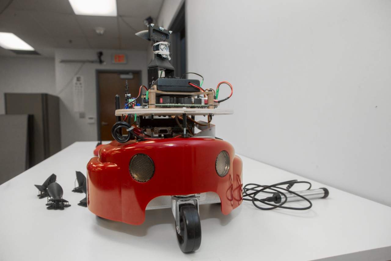 UC professor Dieter Vanderelst designed a robot with speakers that emit bat-like chirps and sensors to detect the echo for real-time navigation.