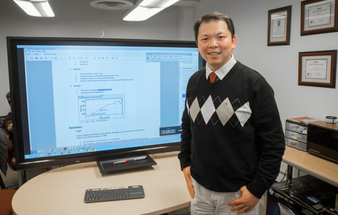 UC computer science professor Nan Niu is studying how software engineers find the information they need.