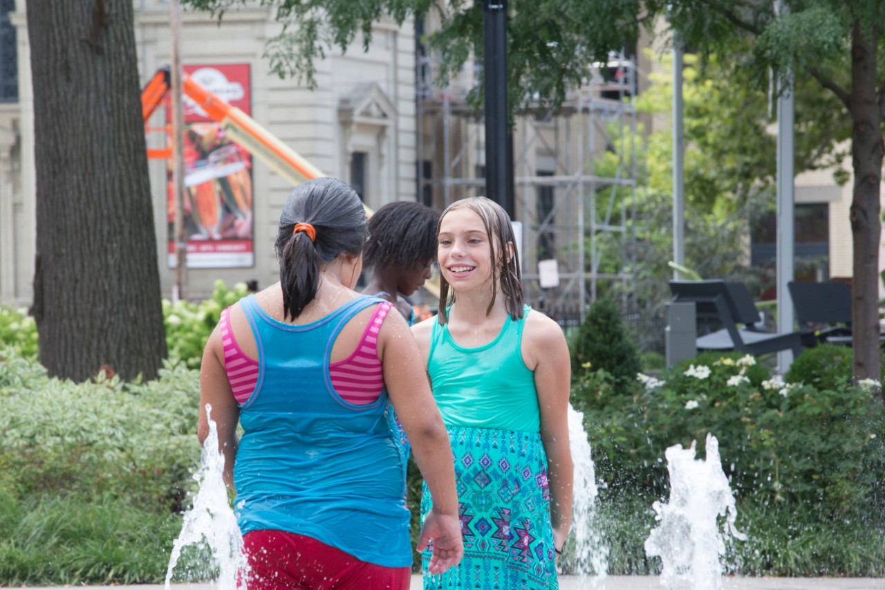 Jacqueline Lawson enjoys the sun and fountains at Washington Park. Photo/Joe Fuqua/UC Creative Services