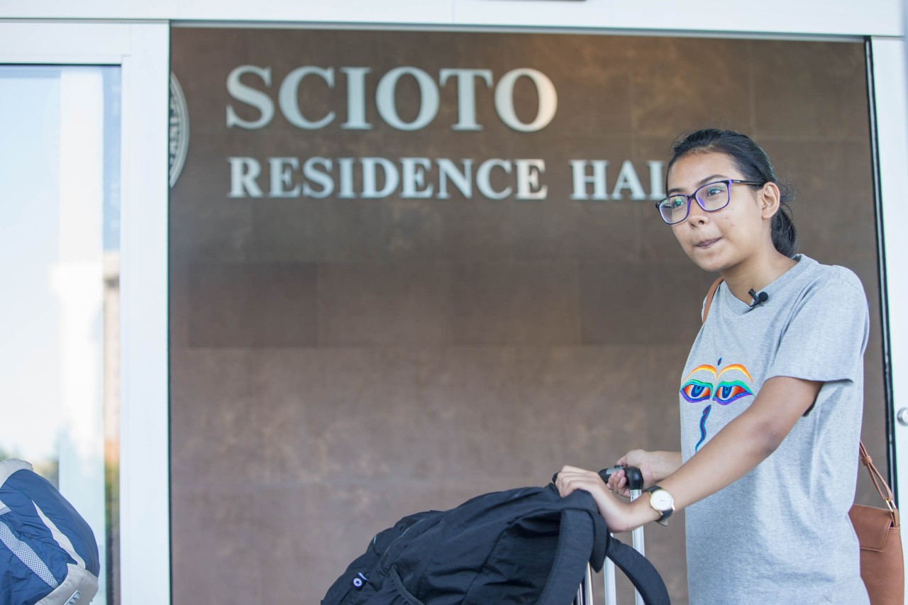 Pranita Dhungana moves into Scioto Hall before classes start in August. Photo/Andrew Higley/UC Creative Services