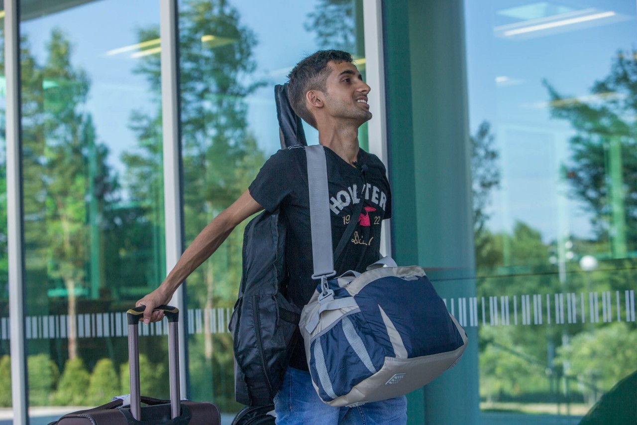 Sudarshan Pandey moves into Scioto Hall before classes start in August. Photo/Andrew Higley/UC Creative Services