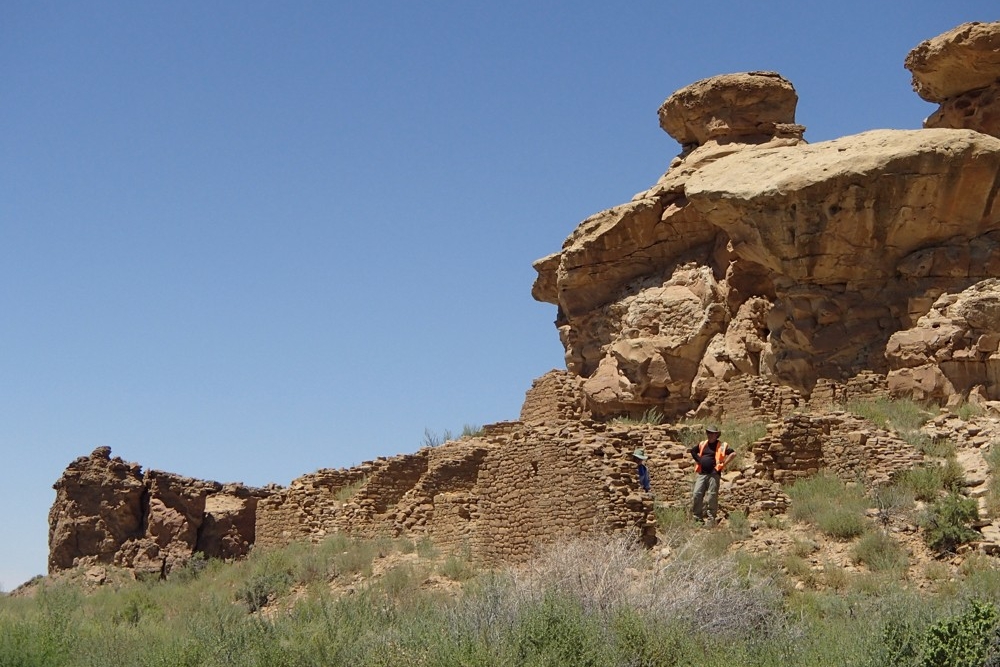 Large boulder and broken-rock ruins of a great house in Chaco Canyon, New Mexico