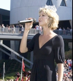 Kirsten Haglund singing