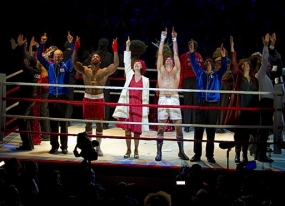 Cast of Rocky: Das Musical in the boxing ring.