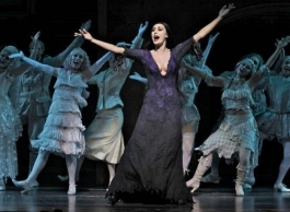 Gettelfinger on the 2011 national tour as Morticia in ''The Addams Family''