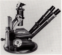 Riddell's binocular microscope