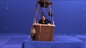 Blue-screen shooting of the wizard landing his hot-air baloon in Oz