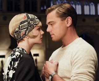 Leonardo DiCaprio's and Margo Robbie look seriously into each other's eyes.