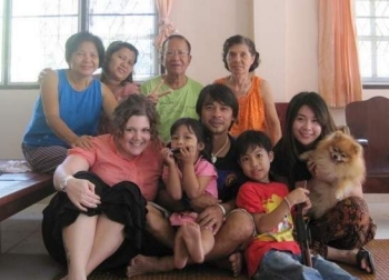 Julia Schulkers (front left) with her Thai family