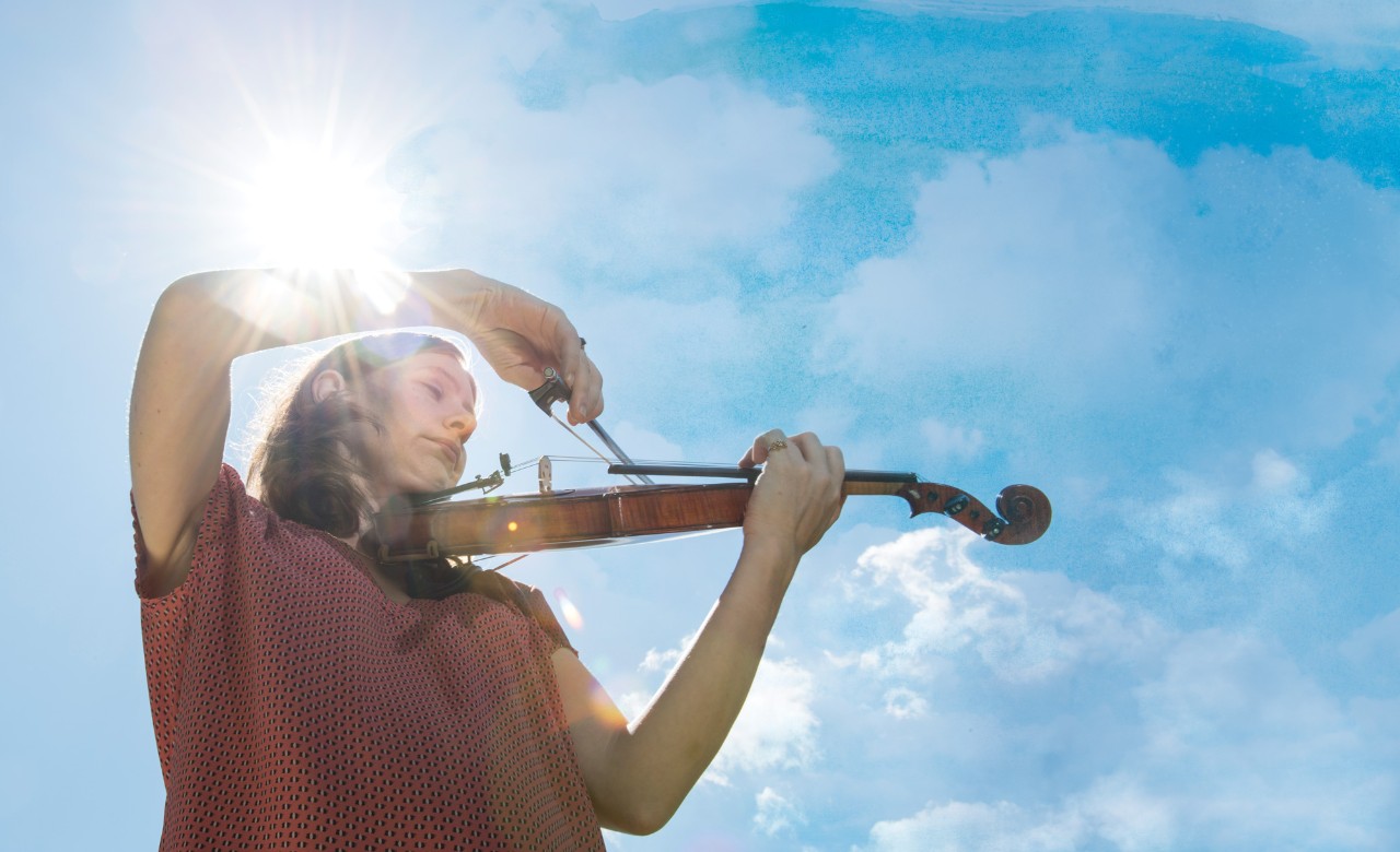 Bethany Yeiser plays violin outdoors