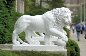 Image reveals UC's white stone lions called Mick and Mack.