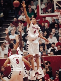 Former UC Bearcats basketball star Kenyon Martin stretches out to block a shot.