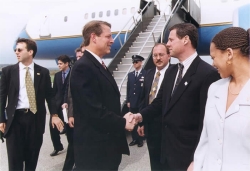 Charles Wagner (right), DAAP '81, was among local officials   who welcomed Vice President Al Gore to Cincinnati in April   1999. Gore, who arrived aboard Air Force Two, came to visit Greater Cincinnati neighborhoods damaged by spring  tornadoes. Official White House photo, 19 April 99