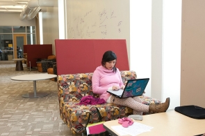 UC students study in the Alumni Engineering Learning Center