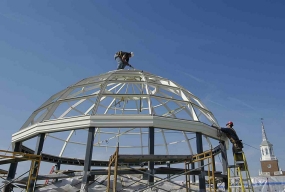 metal framework of the new dome